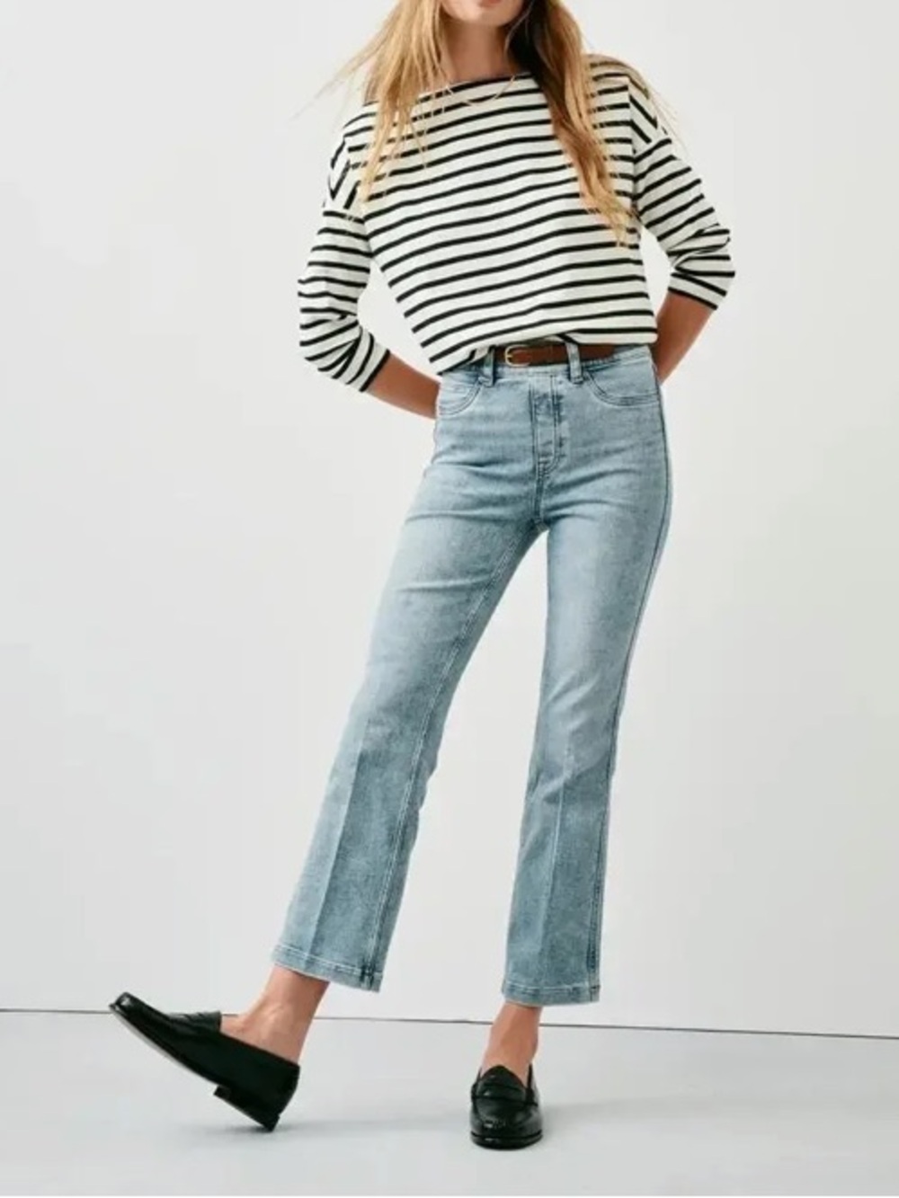 Spanx Size Medium Kick Flare Pull On Jeans High Rise Stretch Indigo Sky Ankle